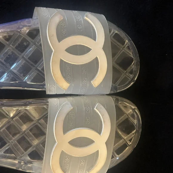 CHANEL Transparent Slides with White Logo - Picture 3 of 4